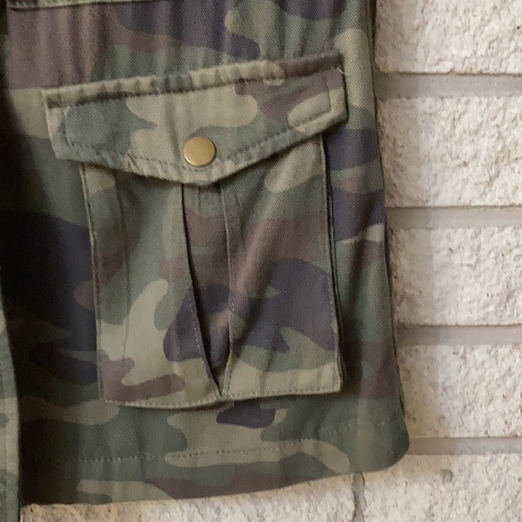 Design Lab Camo Lightweight Hooded Jacket - Picture 4 of 7